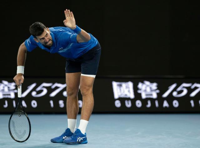 1737509944498009570.jpg (体育)(10)网球——澳网:焦科维奇胜阿尔卡拉斯晋级男单四强XxjpseC007265_20250121_PEPFN0A001.jpg