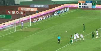 1691501677829047619.gif 穆谢奎失点.gif