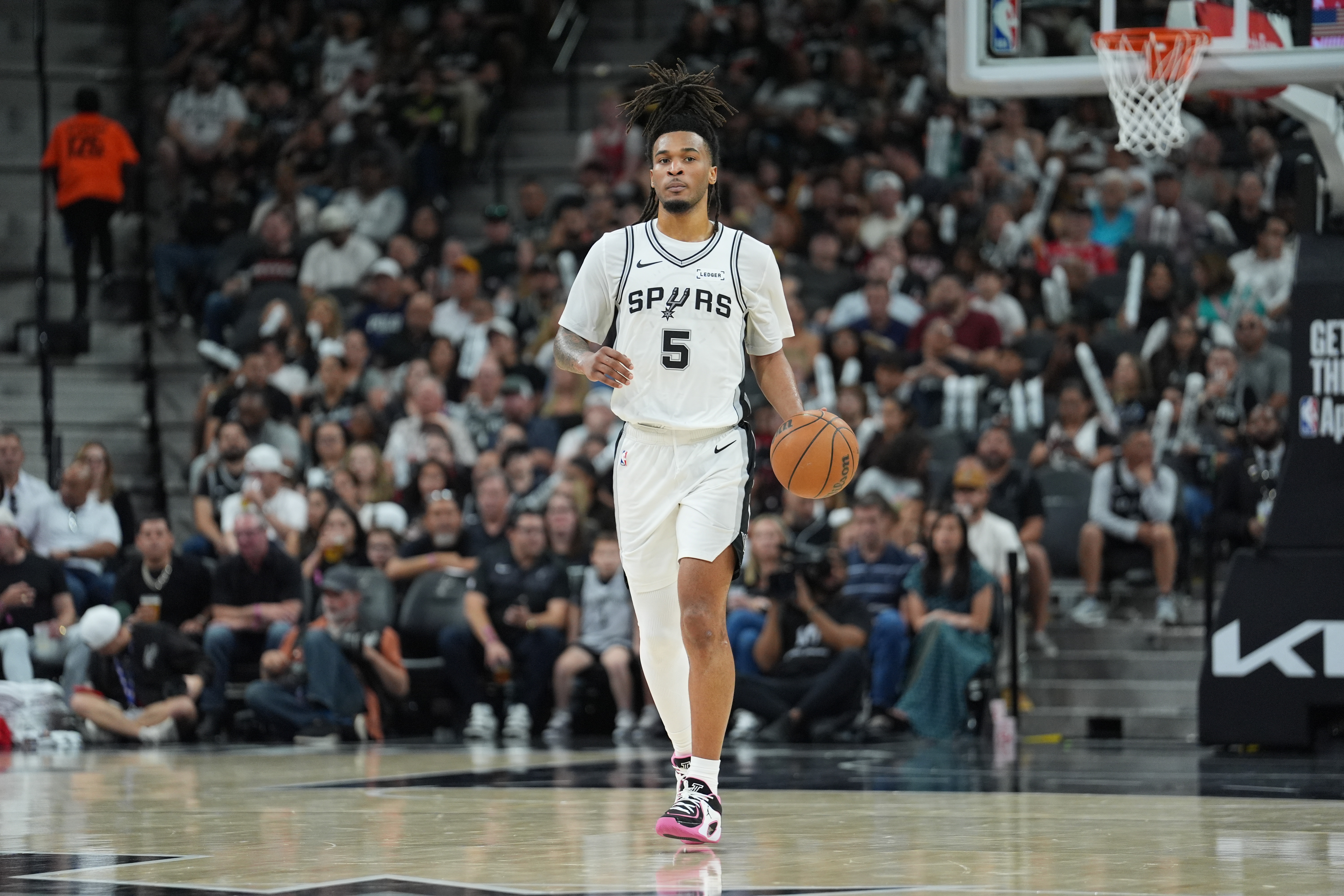 kaiyun-米奇：卡斯尔今日可出战 文班&amp;科内特缺阵 普拉姆利首发